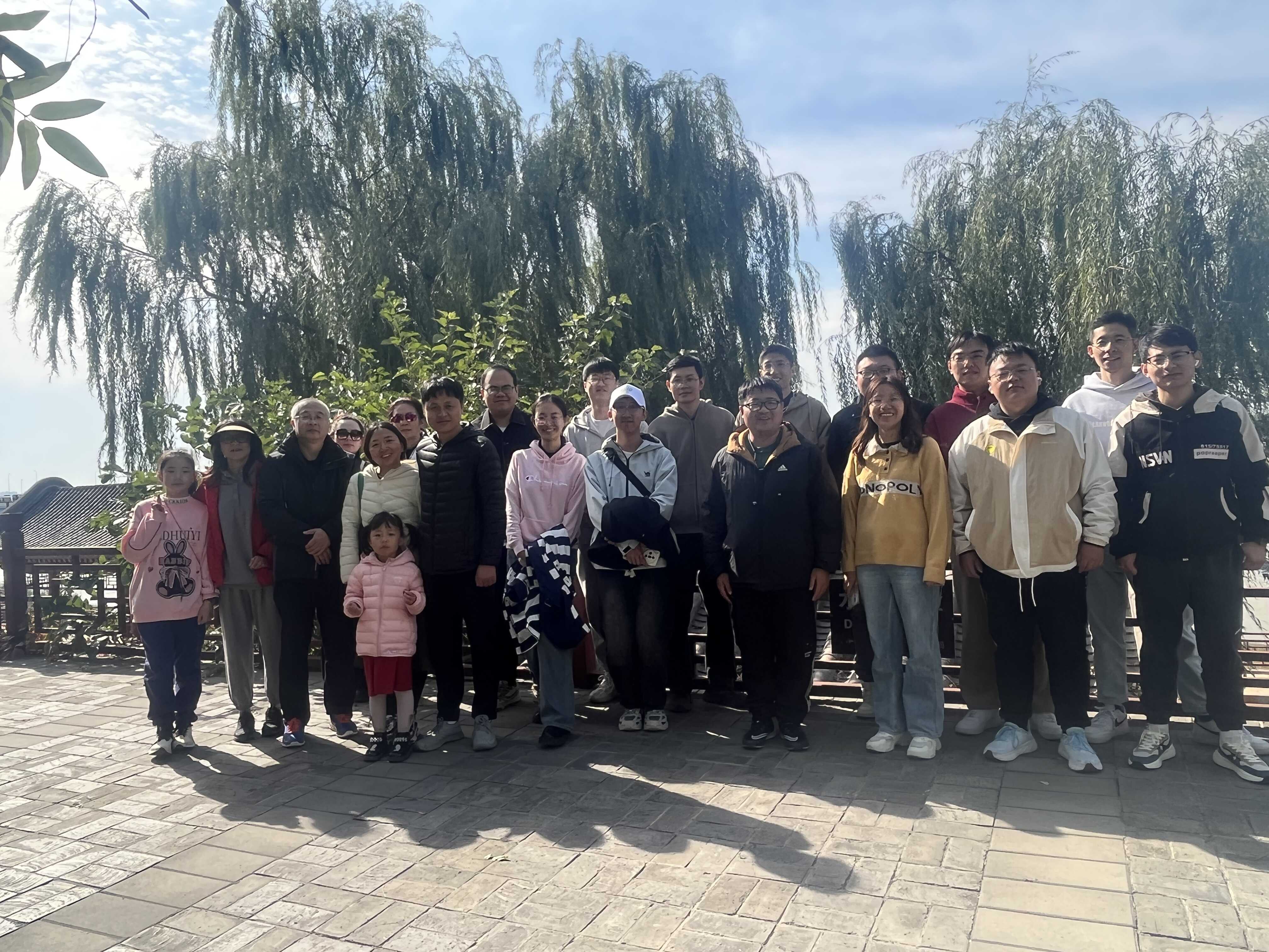 碧水蓝天，秋意盎然——十室分工会组织秋游活动